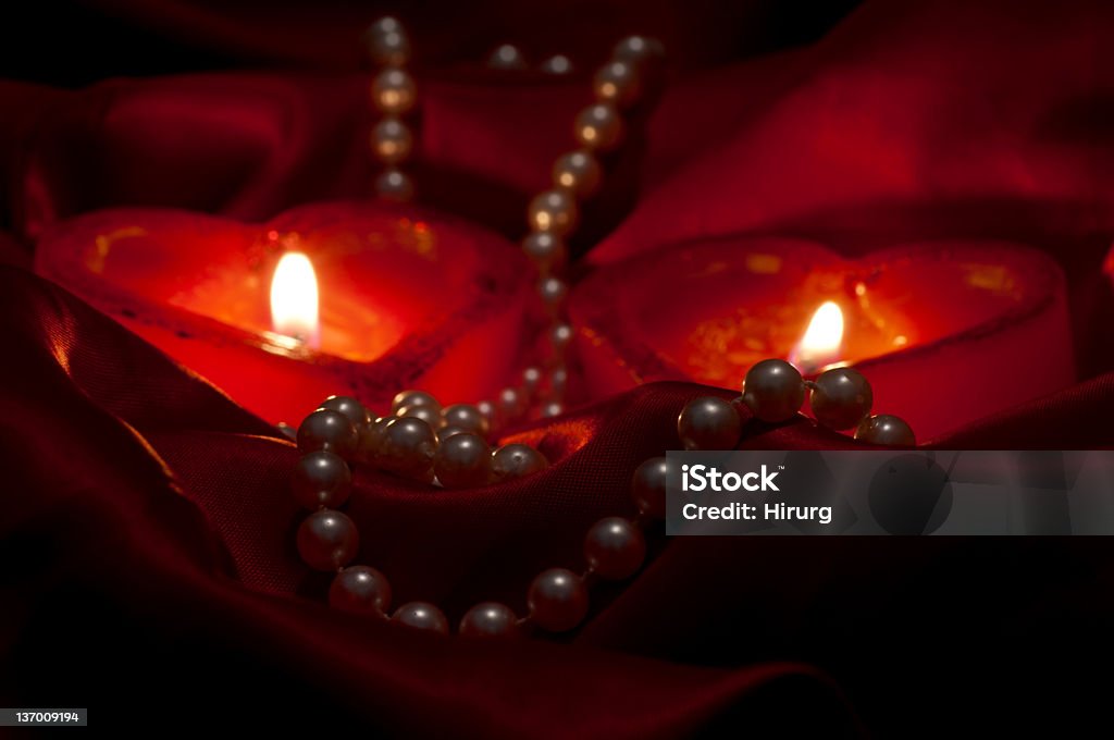 Perlen und Herzen Kerzen - Lizenzfrei Brennen Stock-Foto