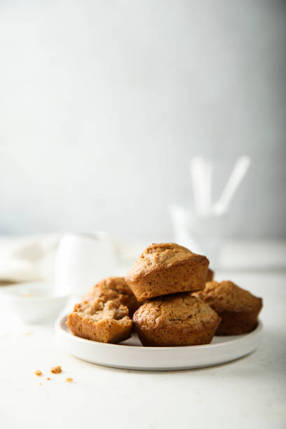 cupcakes - vegan food cake muffin chocolate foto e immagini stock