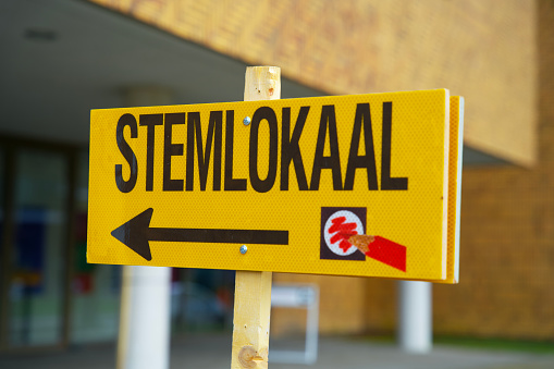 Close up of a sign pointing to the voting booth for dutch city council elections