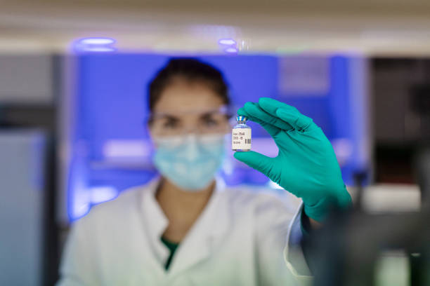 istock Genetic molecular laboratory: DNA research to isolate virus variants 1370113951