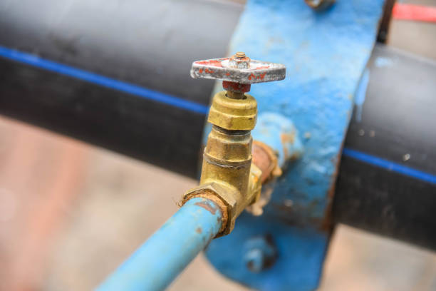 istock Old tap to turn off the water 1370160944