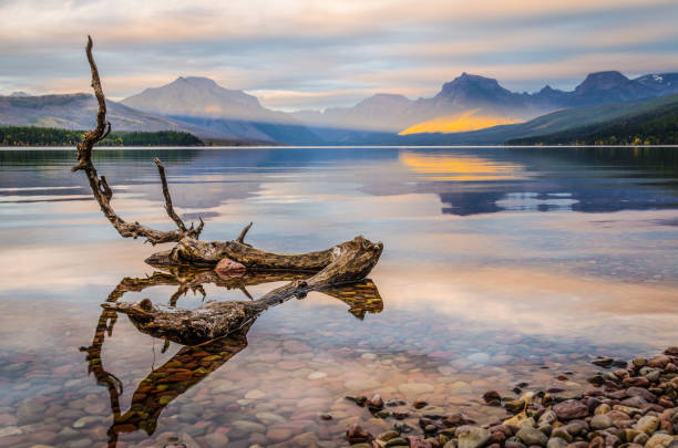 istock Abendstimmung am Lake McDonald im Glacier National Park 1370171126
