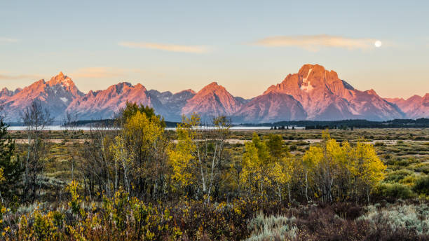 teton range im grand teton national park - snake river mt moran nature grand teton national park imagens e fotografias de stock