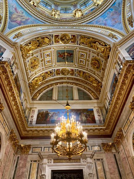 istock Isaac Cathedral Saint Petersburg 1370188458