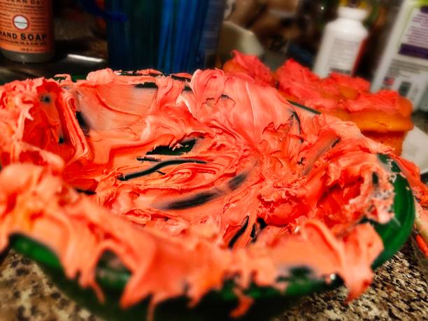 istock Messy Red Cake Frosting 1370222232
