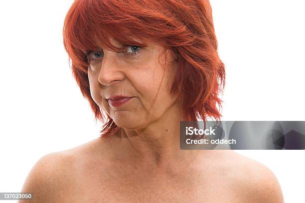Зрелые Женщины Которые Позируют — стоковые фотографии и другие картинки Бабушка - Бабушка, Чувственность, Красные волосы