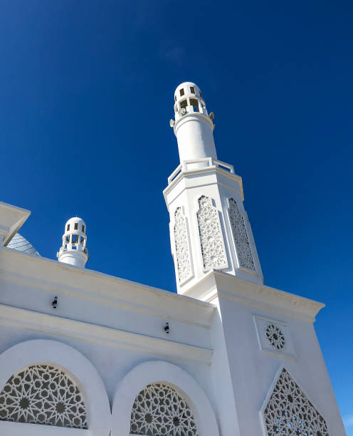 istock White mosque minatet with blue sky backgroud 1370237884