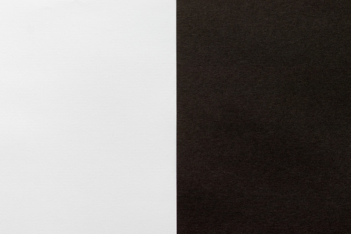Áreas blancas y negras divididas en partes izquierda y derecha photo