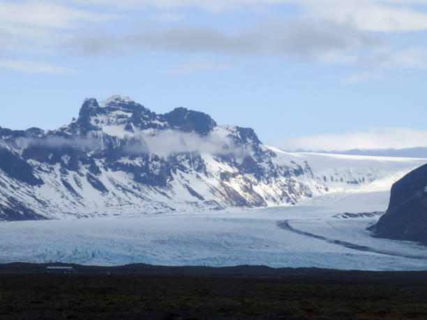 istock Svinafellsjokull glacier in Iceland 1370282112