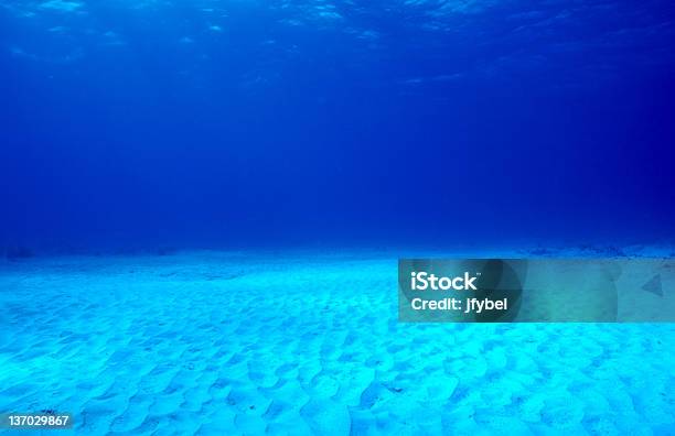 Mar Tropical Piso Foto de stock y más banco de imágenes de Agua - Agua, Aire libre, Arena