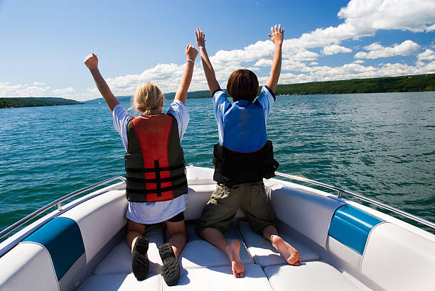 nous sommes très grands lits et des grands de ce monde - life jacket photos photos et images de collection