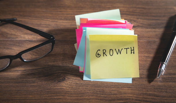 istock Text Growth on sticky note with a pen and eyeglasses. 1370307955