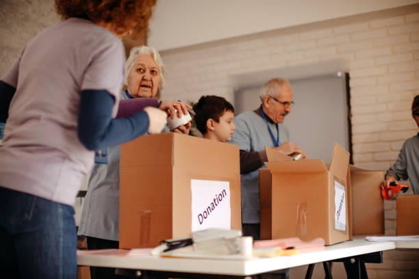 istock Multi-generation family packing food in boxes 1370344782