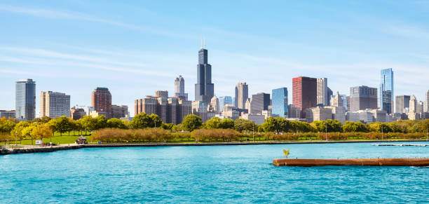 istock Lake Michigan waterfront with Chicago panorama. 1370346548