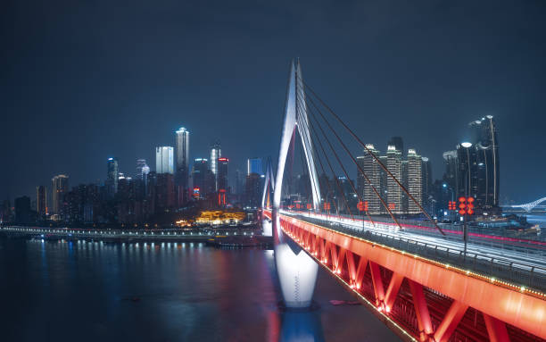 vista noturna do rio chongqing à noite - chongqing china bridge asia - fotografias e filmes do acervo