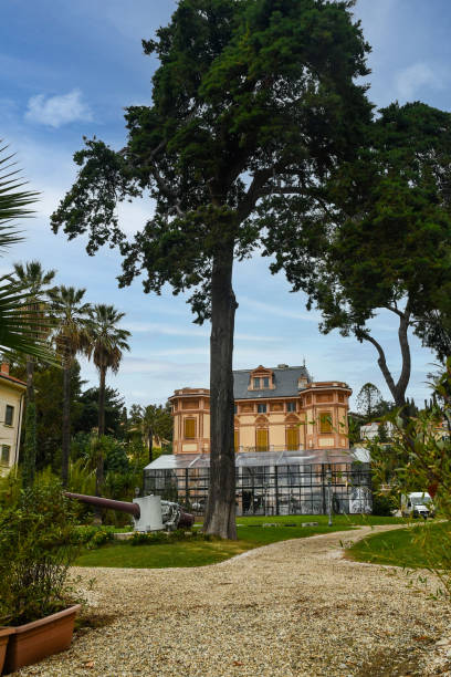 zewnętrzna i ogrodowa villa nobel (1870), w której mieszkał szwedzki przemysłowiec i chemik alfred nobel, który nadał swoje imię słynnej nagrodzie, sanremo, imperia, liguria, włochy - industrialist zdjęcia i obrazy z banku zdjęć