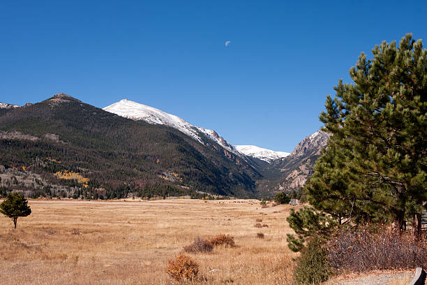 istock Fall colors in Horseshoe Park 137042128