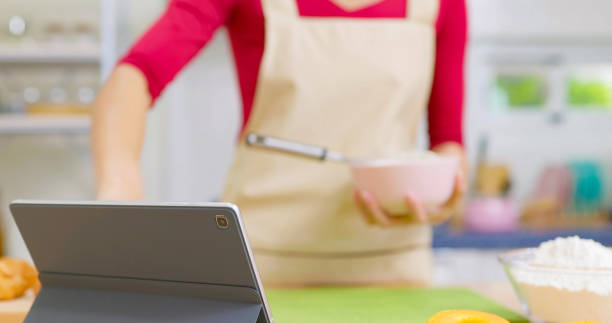 woman learn for cooking
