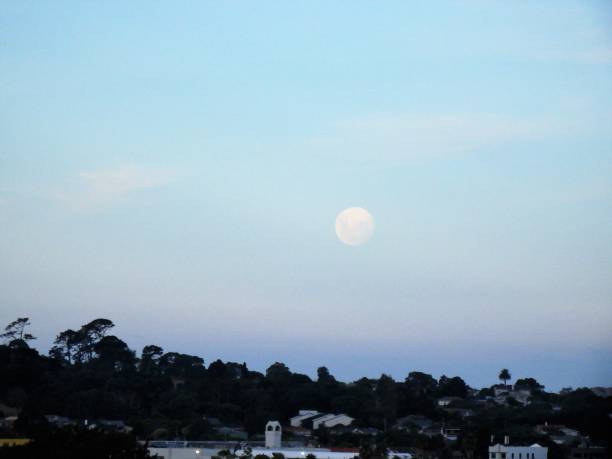 istock Full Moon Over Auckland City 1370427436