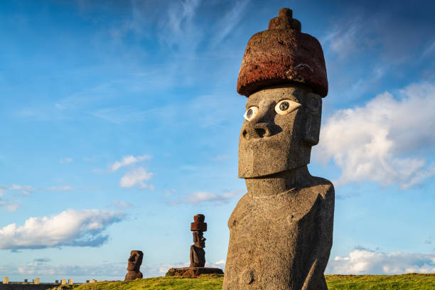 rapa nui ahu ko te riku isola di pasqua hanga roa panorama - ahu tahai foto e immagini stock