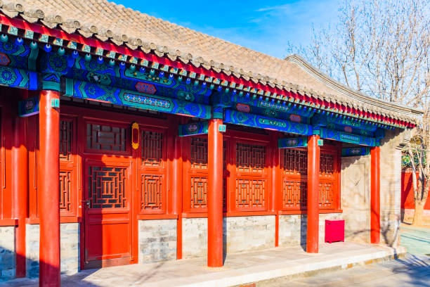 bâtiment classique de la cour de pékin de la dynastie qing - beijing temple of heaven temple door photos et images de collection