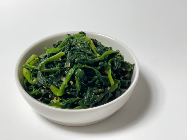 istock Seasoned Spinach in a white bowl 1370454543