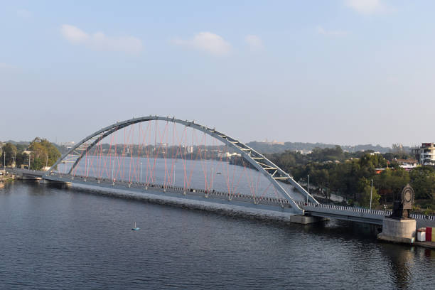 puente de arco rani kamlapati en la ciudad de bhopal, lago inferior, jahangirabad, madhya pradesh, india. - madhya fotografías e imágenes de stock
