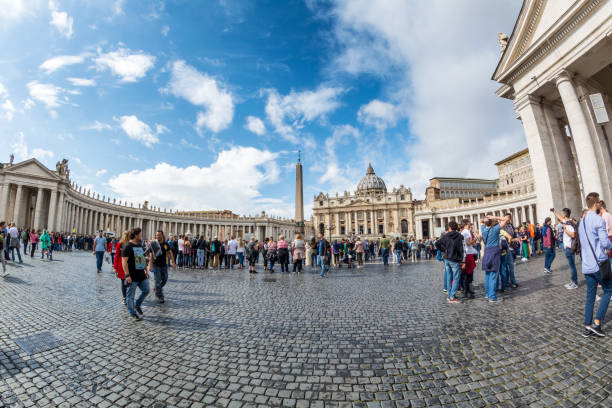 バチカンのサンピエトロ広場からサンピエトロ大聖堂の正面図 - rome italy vatican st peters basilica ストックフォトと画像