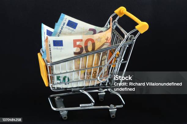 Pouvoir Dachat Stock Photo - Download Image Now - Buying, European Union Currency, Shopping Cart