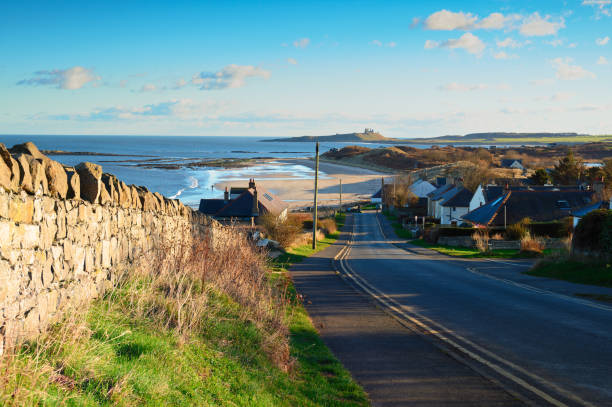 bajo newton junto al mar - landscape scenics beach uk fotografías e imágenes de stock