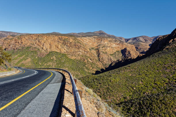 Route 62 through Huisrivier Pass near Calitzdorp Scenic Route 62 highway at Huisrivier Pass with dramatic rock cliffs near Calitzdorp in Little Karoo in Western Cape, South Africa syncline stock pictures, royalty-free photos & images