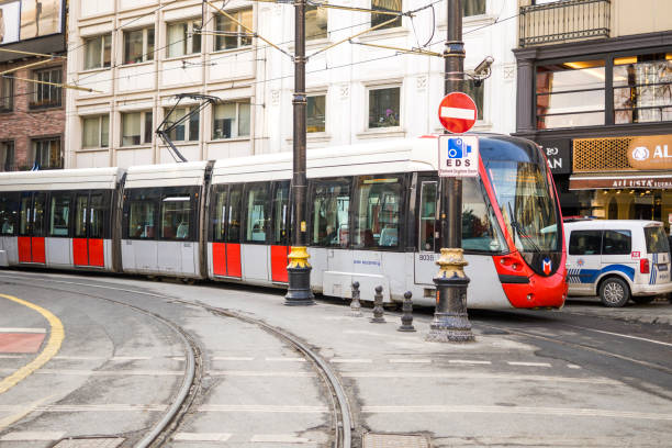 stazione del tram di eminonu - cable car railroad track creativity tramway foto e immagini stock