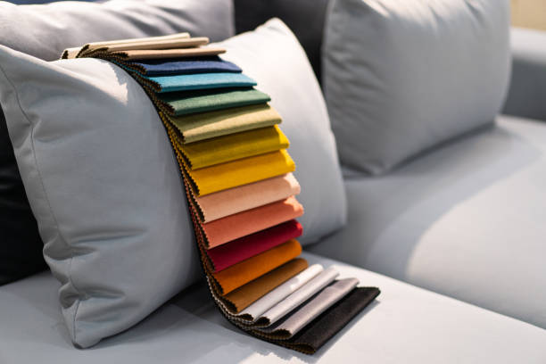 catálogo de tejidos. catálogo de muestras de tejidos multicolores. antecedentes de la industria textil. tejido de algodón de colores. - textured upholstered choice colors fotografías e imágenes de stock