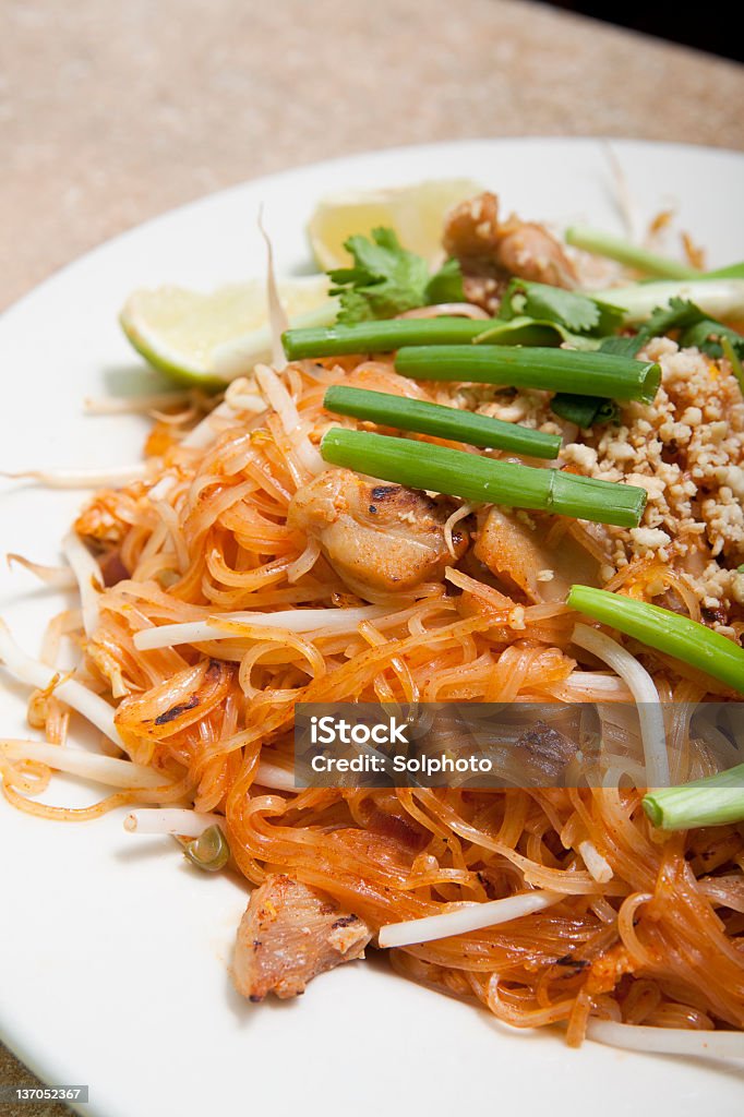 Primo piano pad thai - Foto stock royalty-free di Agrume