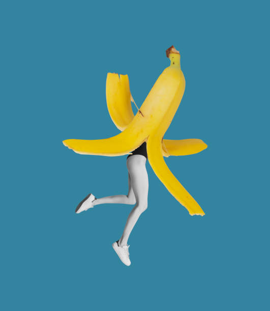 kreatives design. zeitgenössische kunstcollage. schlanke weibliche beine, die aus bananenschale herausragen, isoliert über blauem hintergrund - obst grafiken stock-fotos und bilder