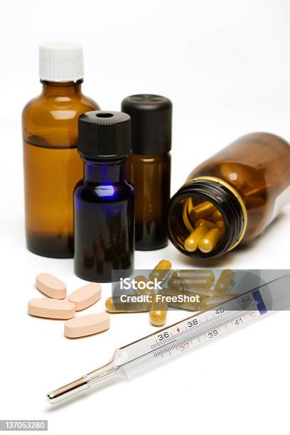 Atención Médica Foto de stock y más banco de imágenes de Aceite de aromaterapia - Aceite de aromaterapia, Aromaterapia, Asistencia sanitaria y medicina