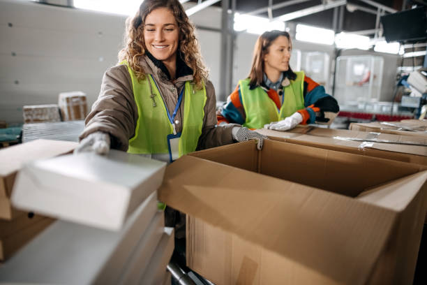 women working in distribution warehouse - warehouse distribution warehouse crate box imagens e fotografias de stock