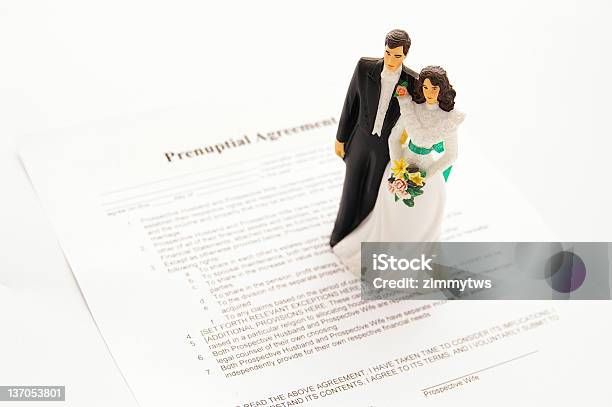 Photo libre de droit de Prenuptial Agreement banque d'images et plus d'images libres de droit de Prenuptial Agreement - Petite phrase - Prenuptial Agreement - Petite phrase, La Mariée, Le marié