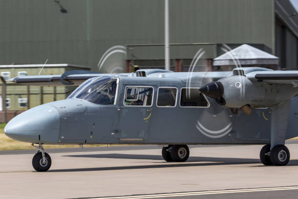 ワディントンでタクシー��で陸軍航空隊ブリテン・ノーマンディフェンダーt3航空機。 - army air corps ストックフォトと画像