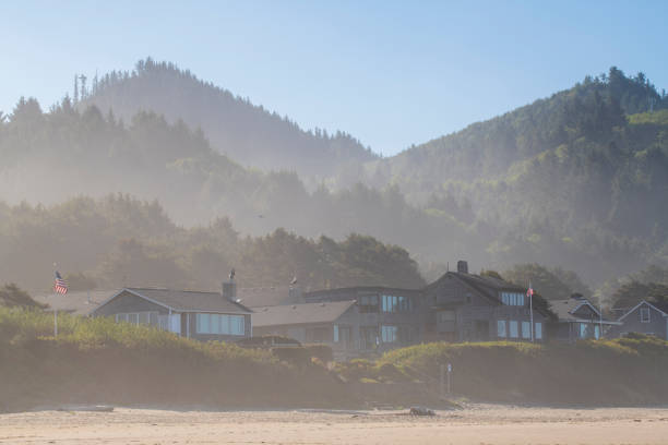 istock Beachfront houses at Cannon Beach 1370586893