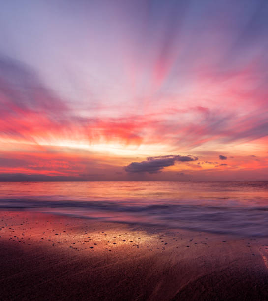 istock Landscape Ocean Sunset Seascape Vertical High Resolution 1370589048