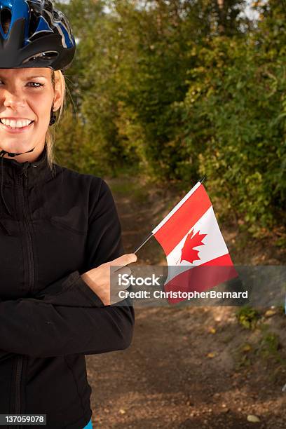 Dia De Canadá - Fotografias de stock e mais imagens de 20-24 Anos - 20-24 Anos, 25-29 Anos, Adulto