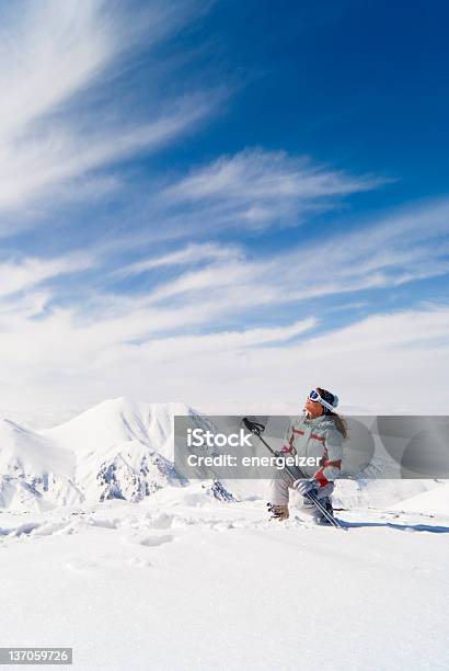 Bela Esquiador No Topo Da Montanha Com Palandoken - Fotografias de stock e mais imagens de Adulto - Adulto, Ao Ar Livre, Atividade