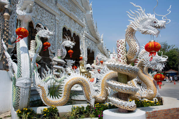 wat pracha rat bamrung ou rang man templey à kamphaeng saen à nakhon pathom, thaïlande - great dagon pagoda photos et images de collection