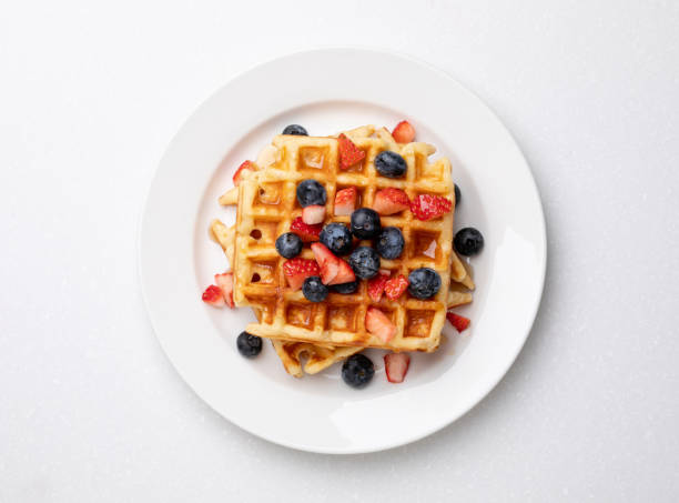 belgian waffle and fresh berries - japanese maple imagens e fotografias de stock