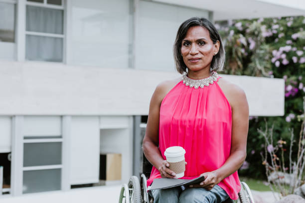 transgender latin woman portrait auf der büroterrasse in mexiko lateinamerika - trans stock-fotos und bilder