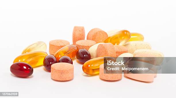 Nahrungsergänzungen Stockfoto und mehr Bilder von Vitamin - Vitamin, Nahrungsergänzungsmittel, Weißer Hintergrund