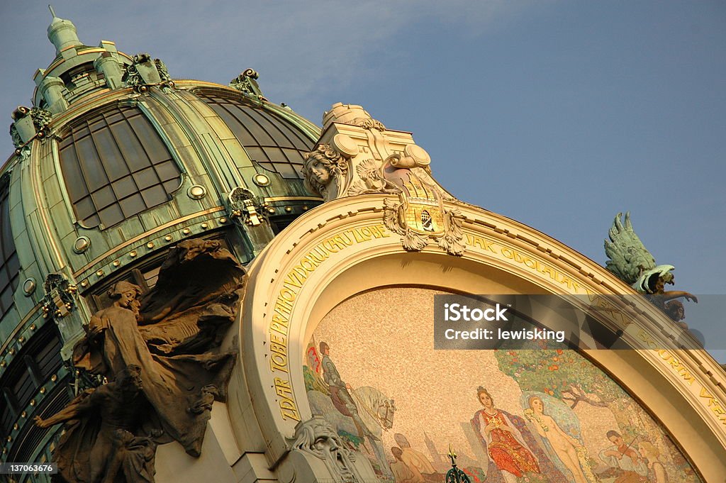 Bâtiment Art nouveau de Prague, sur le toit - Photo de Architecture libre de droits