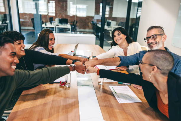 Kreatives Bild zu 20,100点を超える円陣のストックフォト、写真、そしてロイヤリティフリーの画像 - iStock 20,100点を超える円陣のストックフォト、写真、そしてロイヤリティフリーの画像 - iStock