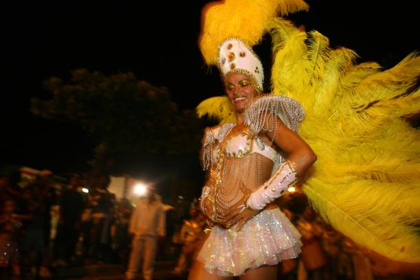 scuola di samba al carnevale di bahia - samba school parade foto e immagini stock